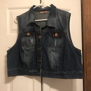 Crop denim jacket